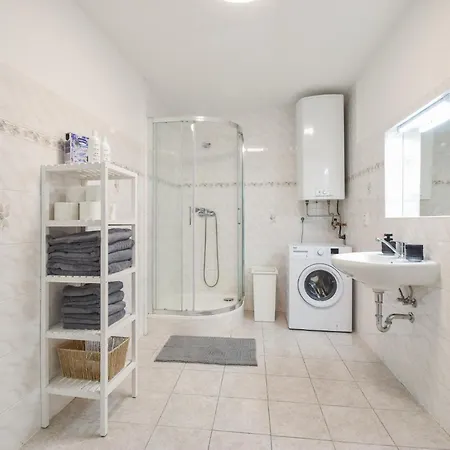 Appartamento Grand 3 Bedroom Mezonet