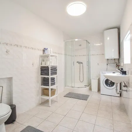 Grand 3 Bedroom Mezonet Апартаменты