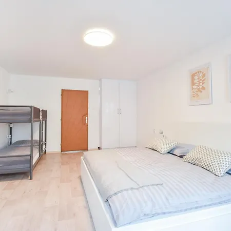 Апартаменты Grand 3 Bedroom Mezonet Оломоуц